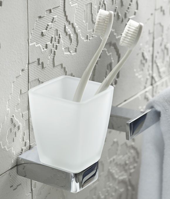 MEDIA WALL MOUNTED TUMBLER