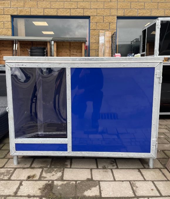 GALVANISED DOG KENNEL LARGE WITH HEATER