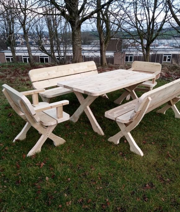 RAPH’S CURVED PICNIC TABLE W/ 2 BENCHES & 2 CHAIRS