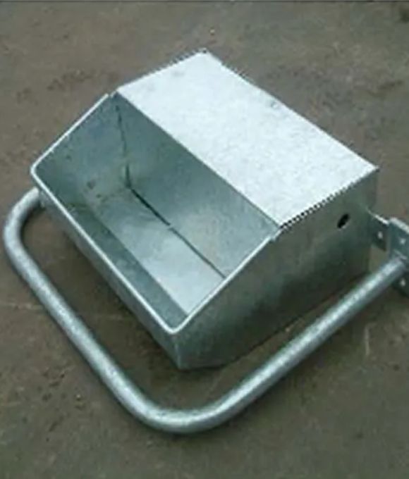 CATTLE DRINKER GALVANISED 24” RUMP RAIL