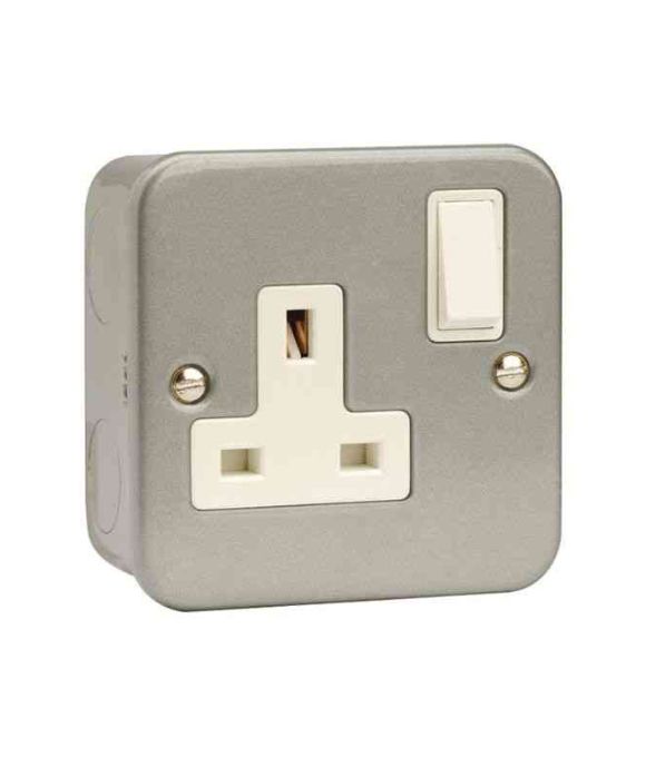 CLICK 1GANG METAL CLAD SOCKET 