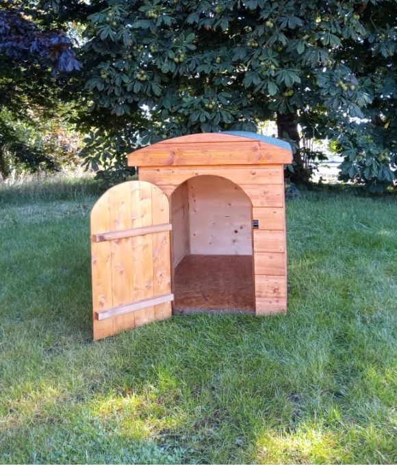 RAPH’S LARGE DOG KENNEL WITH CURVED ROOF