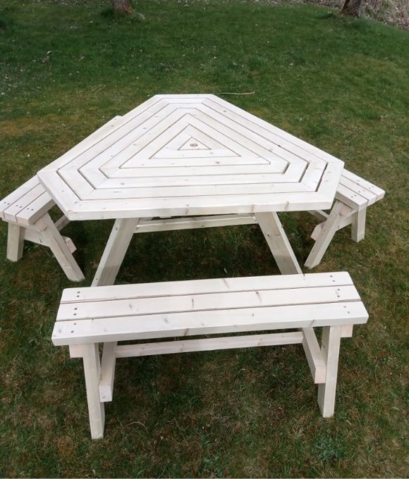 RAPH’S GARDEN TRIANGULAR PICNIC TABLE & 3 BENCHES 